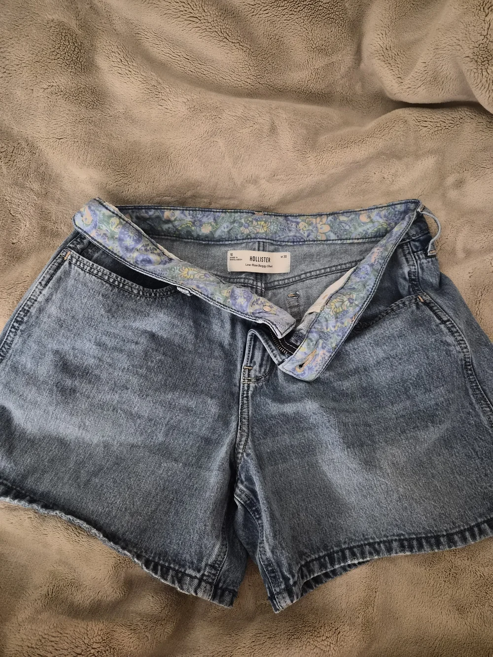 Hollister Low Rise Baggy Shorts With Foldable Waistband